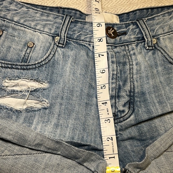 One Teaspoon Bandit Denim Shorts with slight distressing. Size 25. - Picture 10 of 11